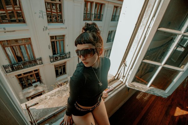 In che modo l'aggiornamento regolare del software del sistema di navigazione può migliorare l'efficienza dei percorsi?