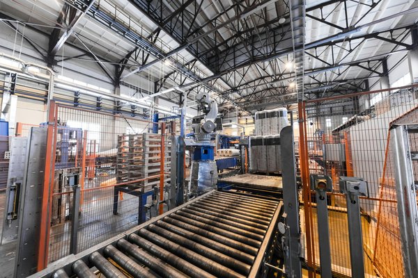 Come si può ottimizzare la distribuzione del peso in un veicolo sportivo per migliorare la maneggevolezza?