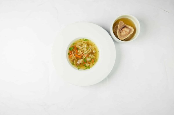 Quali sono i segreti per un brodo di pesce aromatico per risotti e zuppe?